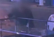 "나 비웃었지?" 중국인이 젓가락으로 찔렀다...'실명 위기' 한국인[영상]