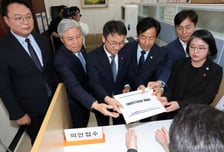 계엄 요건 강화·5·18 정신 명시…국힘 제외 여야 6당, 개헌안 발의