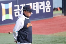 [포토] 상념에 잠긴 달감독