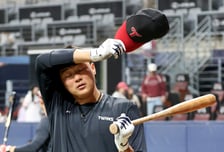 [포토]'돔이라 벌써 땀이 나네' 이재원