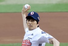 [포토] 지성 '내 공이 이렇게 빨랐어?'