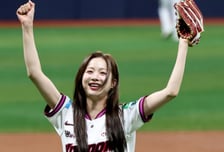 [한번에쓱]히어로즈에 승리를 '고척스카이돔 키움-LG 개막경기' 시구나선 솔지