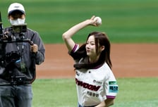 [포토]'역투' 시구나선 솔지