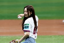 [포토]'물흐르듯' 시구나선 솔지