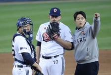 [포토] 플렉센, 2회 자진 교체