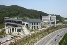 '가짜 졸업장' 들고 한국 우르르?...중국 유학생 100여명에 '발칵'