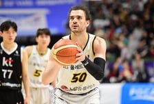 '1쿼터 17-0 런' 창원 LG, 2013-2014시즌 이어 12년 만에 정규리그 우승! 수원 KT 27점차 완파