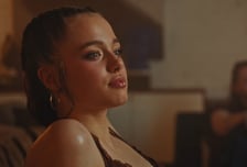 '안젤리나 졸리 딸' 샤일로 아냐?…다영 뮤직비디오에 '깜짝 등장'