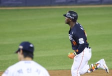 [포토] 페라자, 박신지 통타 투런포