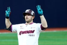 [포토]'3회말 2루타' 브룩스