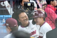 [포토]'박한결 득점축하' 김건희