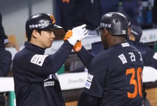 [포토] 페라자 '307억도 힘내야쥬'