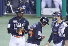 [포토] 페라자 '굿아이로 밀어내기 볼넷'