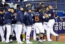 [포토] 쾌투 에르난데스를 맞이하라