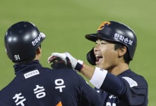 [포토] 오재원 '이쯤 되면 쐐기타'