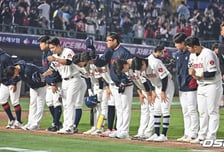 '와, 7회만 빼고 모든 이닝 실점' 롯데 홈 개막전 대참사→SSG에 2-17 대패... 사상 초유 'ALL 이닝 실점'할 뻔!