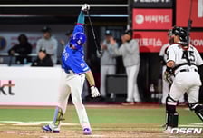 '10타수 무안타' 타격 부진에 방망이 쾅! 사령탑은 "김영웅 보기 좋았다" 되려 칭찬 '대체 왜' [수원 현장]