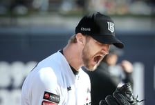 '병살 안 끝났는데' 외인 에이스 섣부른 포효→빠른 자기반성, 그만큼 이강민-김상수 믿어서 그랬다 "근육이 기억해서 세리머니를..."