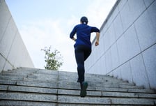 "헬스장 안 가도 당뇨·치매 위험 뚝"...딱 '5분' 이 운동 뭐길래