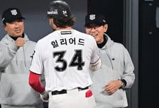 원정 5연승→홈 2연패에도 '또.또.또' 만원관중! '첫 승 신고' 사령탑도 뭉클 "3연속 매진 감사, 더 좋은 경기로 보답하겠다" [수원 현장]