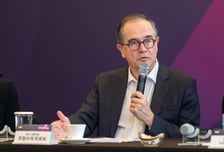 르노그룹 회장 "한국서 단계적 라인업 확장…전기차 생산기반 개선"