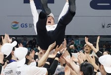 '꼴찌 면한 형편없는 감독'서 '챔프전 우승 명장'으로... 이영택 감독의 눈물 "선수들이 다 했다" [장충 현장]