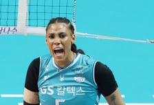 '챔프전 MVP 몰표' 실바, 무릎 통증에도 "나만 아픈 게 아니니까"... 현역 연장 선언 "은퇴 생각 NO!" [장충 현장]