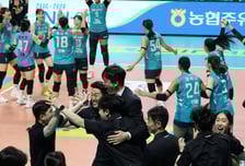 [포토] 이영택-권민지 '이게 환호 배틀 아니더냐'