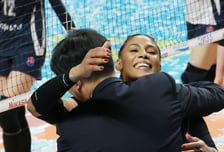 [포토] 실바, 이영택 감독과 뜨거운 포옹