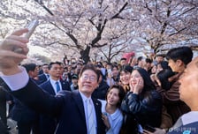 李 대통령 지지율 61.2%, 5주 만에 하락…민주 49.9%·31.3%