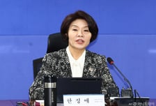 한정애 "K패스 환급 정액 기준 절반으로…5대 지원, 추경 증액 추진"