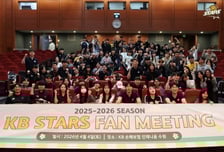'의정부→수원' 70㎞ 달려온 보람 있었다! 선수·팬 모두가 즐긴 팬미팅, KB손해보험 2025~2026시즌 미소와 함께 마무리