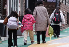 임시공휴일 지정되면 학교·유치원, 위원회 심의 없이 쉰다