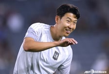 "에이징 커브?" 질문에 불편했던 손흥민, 4도움으로 답했다... '메시처럼' 주력 줄어도 시야 열린 '축구도사 SON'