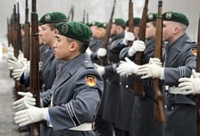 독일 "성인남성 3개월 이상 해외체류시 승인받아라"…軍 징집 대비?