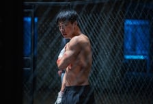 '사냥개들2' 우도환, 美친 액션과 몸…맹렬한 진화