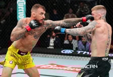 '또' 리어네이키드 초크 승리→무려 UFC 역대 2위 대기록, 팀 동료 꺾은 모이카노 "다음 상대는..."