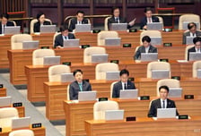 구윤철 "중동 전쟁, 생각보다 더 장기화"…박홍근 "방파제 추경"