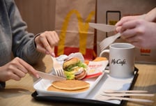 나프타 대란에 식품업계 '탈플라스틱' 가속…ESG 넘어 생존 전략됐다