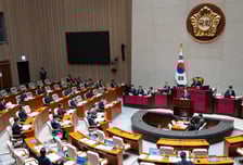 與 "中추경 비판, 몰지각" vs 野 "선거용"…예결위서 공방