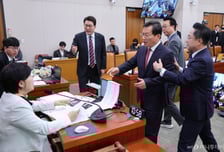 국조특위 시작부터 '고성·막말' 충돌…국힘, 퇴장 후 '박상용 청문회'