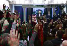 "부활절 기적" 트럼프, 현실판 '라이언일병구하기' 포장...반전 여론 뒤집힐까