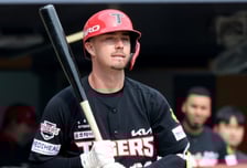 [속보] KIA 전격 파격! 데일, 시즌 첫 1번 배치→이범호 "컨디션 좋으니 한 타석이라도 더 들어서게끔"