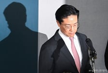 '주가 반토막' 난 삼천당제약...대표가 꺼내든 문서에 더 커진 의혹