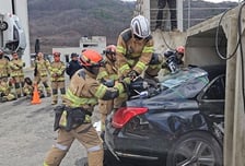 경호처·중앙소방학교, 특수차 인명구조 훈련…"구조 역량 강화"
