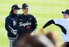 [포토]'양상문 코치와 이야기 나누는' 황준서