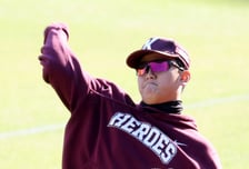 [포토] 김건희 '정교해진 송구'