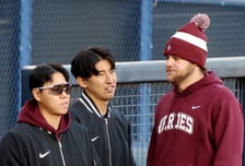 [포토] 안우진 환영하는 브룩스