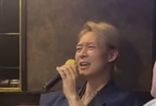 '마약→은퇴 번복' 박유천, 마이크 잡고 열창...근황 보니