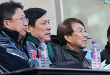 [포토] 정운찬-허구연 '전현 KBO 총재의 1열 직관'